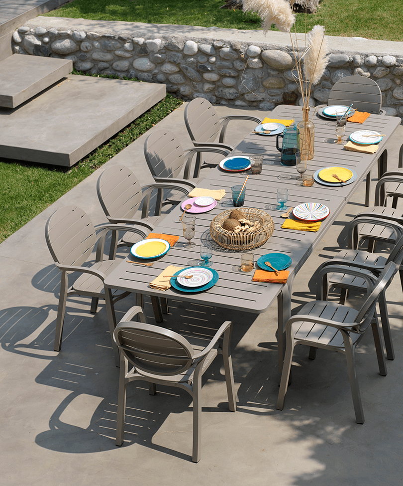 Moderne Terrassenbereiche in Pflege- und Senioreneinrichtungen