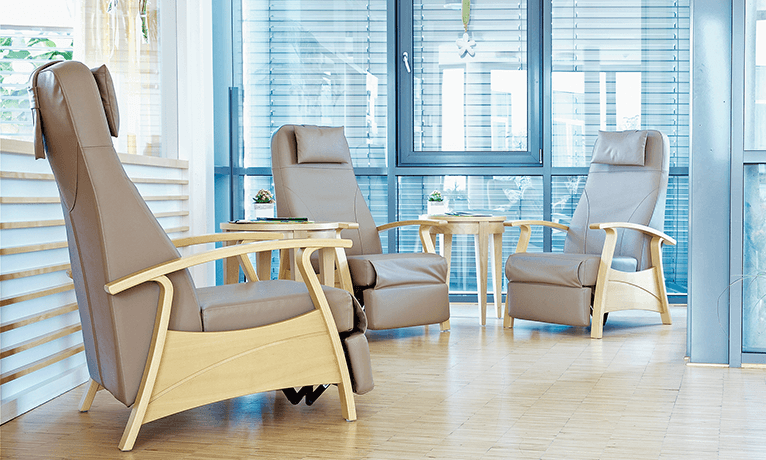 CARELINE Objekteinrichtung Objektmöbel Ruhesessel in einem Therapieraum