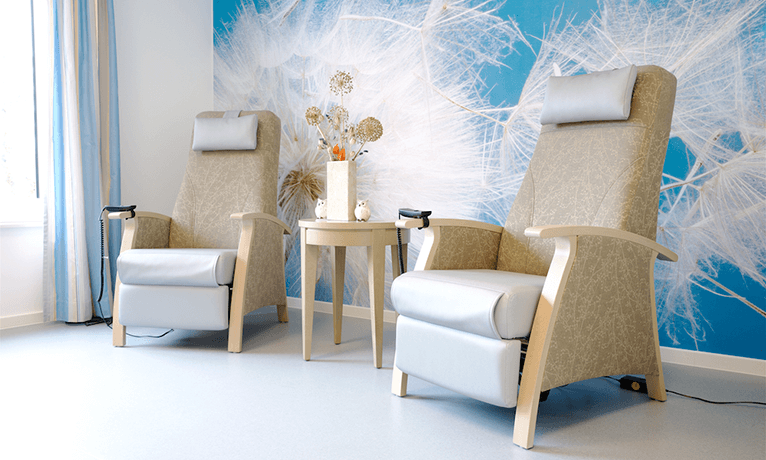 Tagespflegeeinrichtng: mit beigen Möbel für Therapieräume