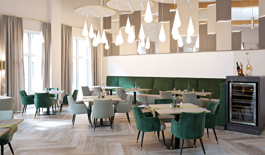 Objekteinrichtung der Einrichtungsbranche Restaurant mit modernen Lichtkonzept und in einem klassisch modernem Stil