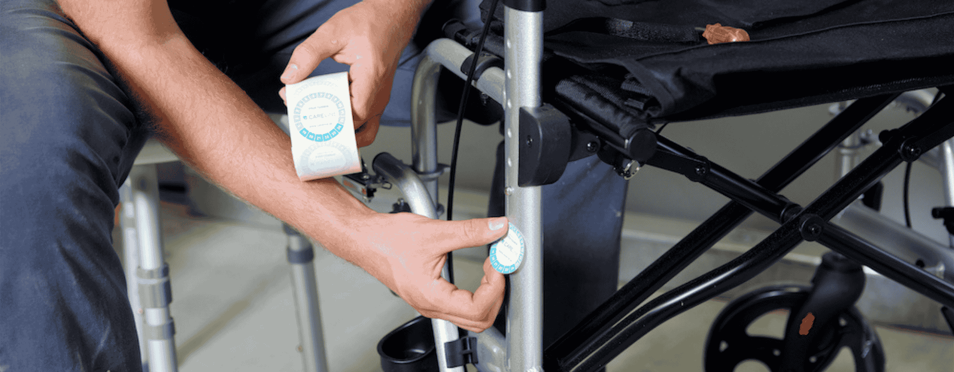 Service und Wartung eines Rollstuhls mit einem CARELINE Siegel