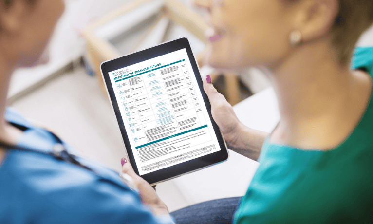 Vorteile Medizinische Erstausstattung mit CARELINE auf einem Blick in einem Tablet dargestellt